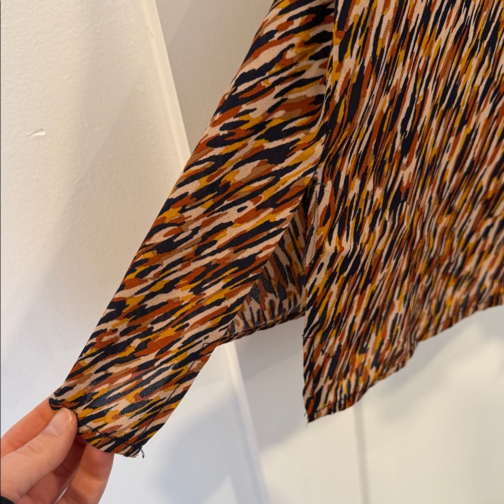 Cece Multicolor Patterned V-Neck Blouse - image 7